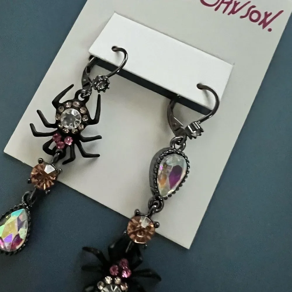 🕷️ Betsey Johnson Mismatched Black and Pink Dangle Spider Earrings 🕷️